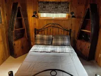 2 bedroom private custom built home with loft. - Homestays