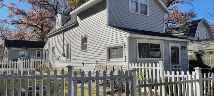 Relax at Cherry Street Cottage Near the Beach Hotels in Ottawa County