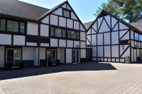 East Norwich Inn - parking