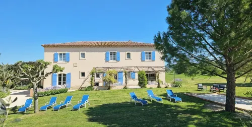 Maison d'hôtes la Ramade, 5 Chambres et Table d'hôtes en Provence (12 Pers) - Pensions