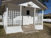 Cabin on the Rio Grande River with private fishing right outside your door - Chalets