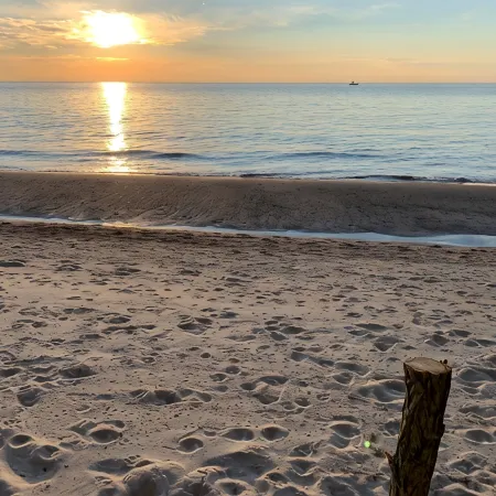 Lake Front Cottage in Michigan's Harbor Country "Sandy Shores 2"