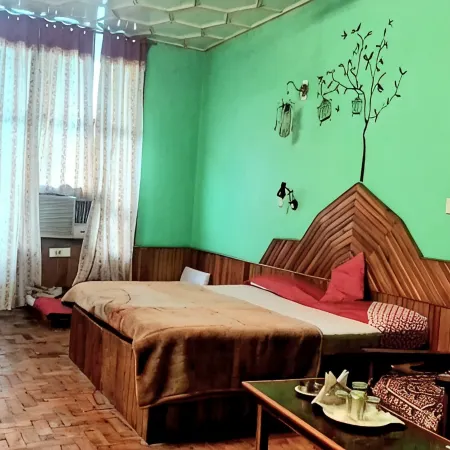 Mid-Way Tourist Resort Отели в г. Округ Манди