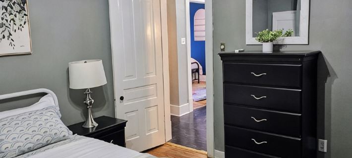 Charming 2-bedroom house with plenty amenities on Saint Paul's Cathedral Hill Hotels in Saint Paul