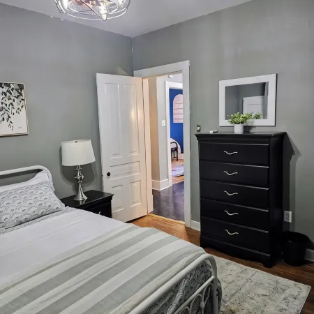 Charming 2-bedroom house with plenty amenities on Saint Paul's Cathedral Hill