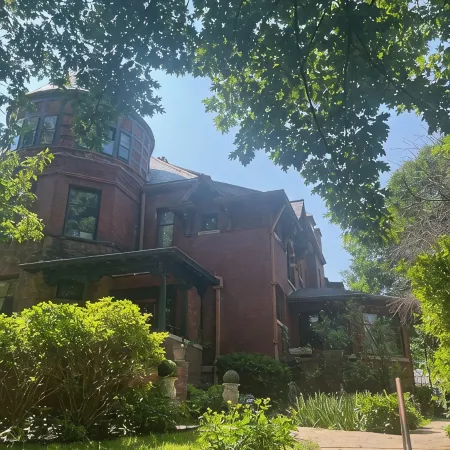 Historic Victorian - 2 queen size beds, with WiFi, AC, TV.