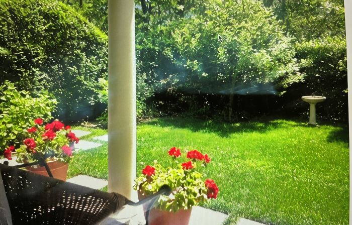 Cozy 1 Bedroom with Fenced in Yard, Porch, Close to the Bay Beach & Bike Trail.
