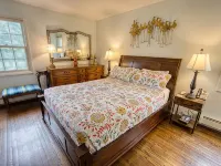 Catskills Getaway: 3BR Retreat w/ Media Room, Near Casino, Bethel Woods & More! Hotel di Thompson