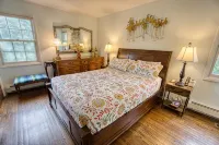 Catskills Getaway: 3BR Retreat w/ Media Room, Near Casino, Bethel Woods & More!