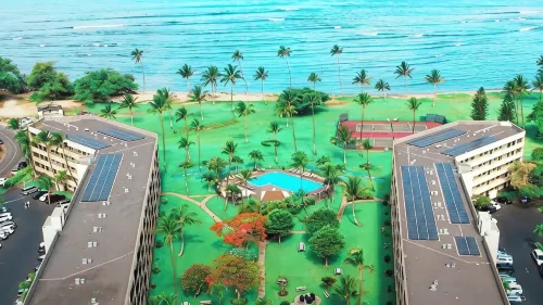 Spacious Oceanfront Maui Sunset Condo: Steps to Beach, King Bed, Pool, Gym, AC