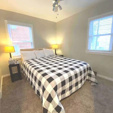 Skots Villa Bottom West. Near Sanford Medical, Midco, Univ. SF & Augustana