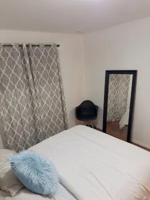 9 minutes from the airport cozy basement - บังกะโล
