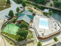 Modern Cabin - Sunroom - Resort Amenities - Near Silver Dollar City - Chalets
