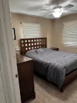 4-bedroom home in Hutchinson with beautiful yard and patio. Pet friendly! Enjoy! - Homestays