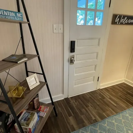 Cheerful 2-bedroom Edenton bungalow getaway