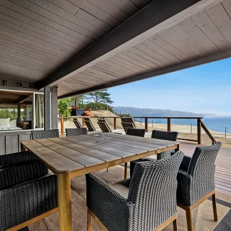 Newly Renovated Oceanfront Retreat in Bolinas with Spa and Huge Fenced Yard
