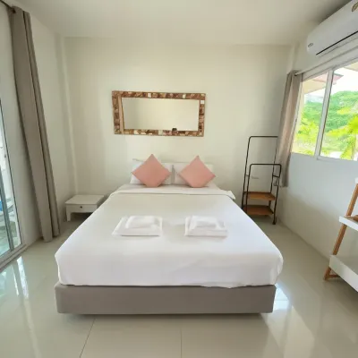 Issara Beach Resort Hotels near Hin Ngam Beach