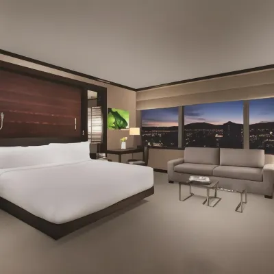 Vdara Hotel & Spa at ARIA Las Vegas Отели рядом с достопримечательностью «Станция монорельсовой дороги MGM Grand»