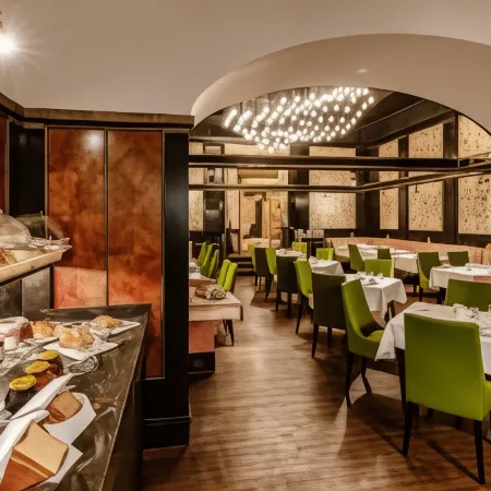 Hotel Erzherzog Rainer Отели рядом с достопримечательностью «Карлскирх»