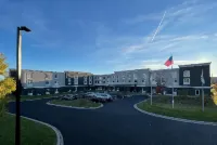 La Quinta Inn & Suites by Wyndham Oshawa - parking