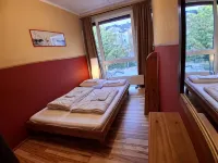 بيت الشباب ماكس Hotels near القلعة