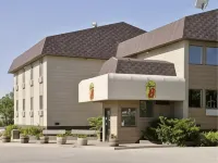 Super 8 by Wyndham Buffalo