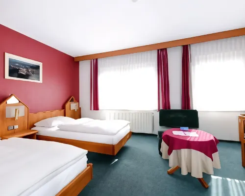 Christophe Colomb Hotels near Gare