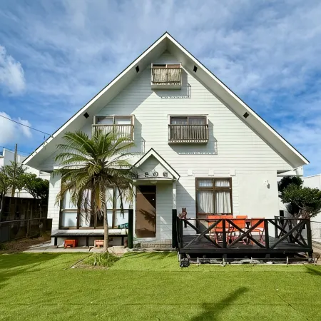 8 min walk to the beach* BBQ in the large garden