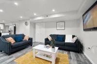 Modern 1-BR Apartment