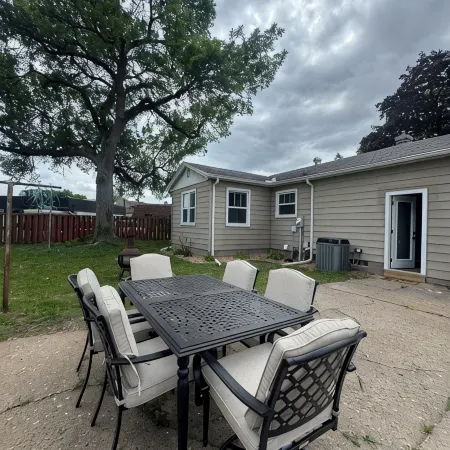 3BR Ranch / Near Hospitals, Universities, Bluff, River, Coffee Shop, & More!