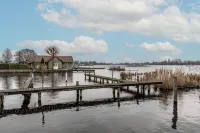 Spacious 120m2 Watervilla With Sauna Near Amsterdam And Schiphol. - 4-Star