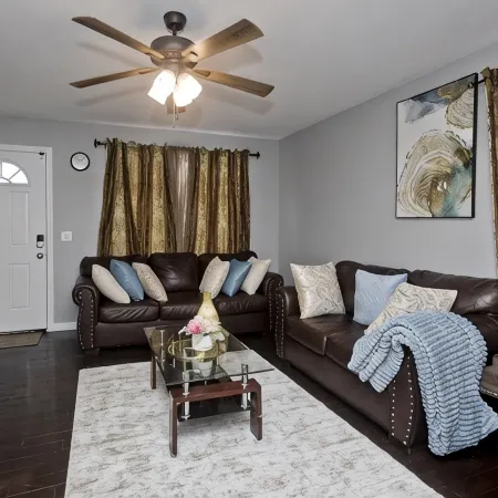 Cozy 3-bedroom Duplex1 with WiFi, AC in peaceful Springfield