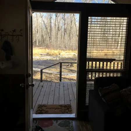 Cozy Creekside Cabin