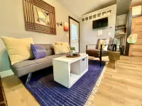 The Sea Shack--Perfect For Mardi Gras, Rodeo, Blocks Away From Boat Ramp And Bay