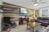 Take In MQT - Convenient Main Apt, Walking Range! - 4-Star