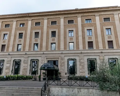 TH Roma – Carpegna Palace Hotel メトロ コルネリア駅周辺のホテル