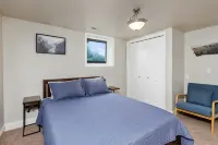 Centrally located, huge shaded patio with hot tub! Entire place to yourself!
