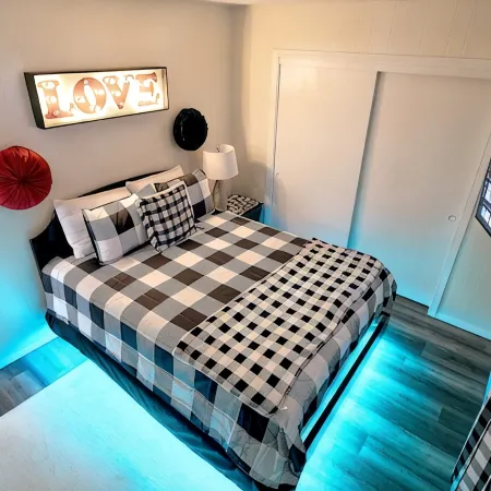 Trendy Downtown Nashua Getaway: Checkers-Themed 1 Bed/1 Bath!