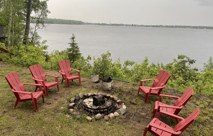 Cozy Lakefront Cottage with spectacular views!