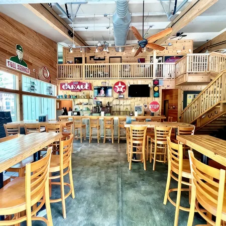 The Greenbelt Getaway- Views, Pets, Games, Fun!