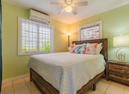 Beachfront.  Just a Few Steps to the Sand. Walk to Restaurants.  Near Downtown.