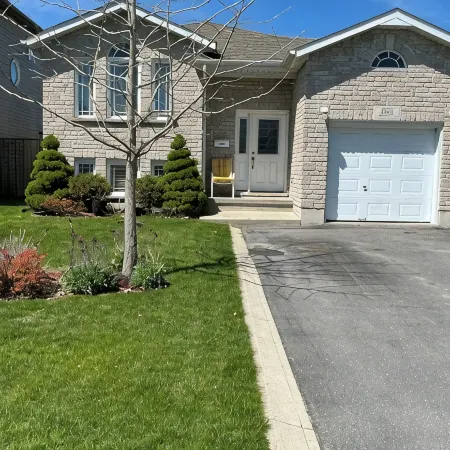 Big & Charming Bungalow Getaway (nearby Walmart, LCBO, Beer Store, Mall, etc
