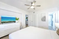 Boca Waterfront • Walk to Beach • Pool & Hot Tub • Gym • Parking - Bungalows