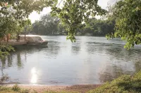 Niagara Falls cottage, close to all amenities.