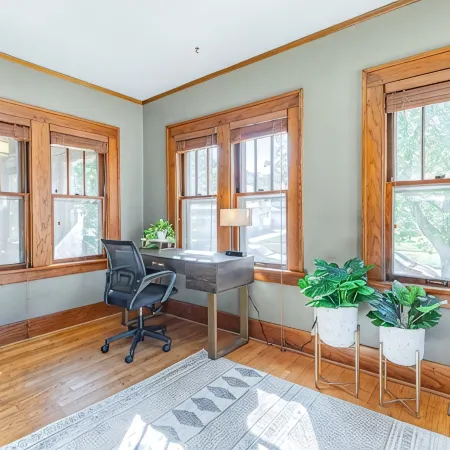 Modern Bungalow: spacious 3BR home near downtown Champaign & campus