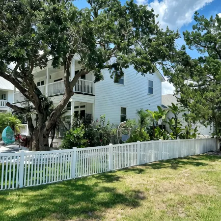 Gorgeous home in Vilano.  Situated btwn Beach  & Public boat launch with pool