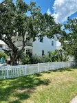Gorgeous home in Vilano.  Situated btwn Beach  & Public boat launch with pool - balcony