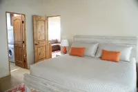 So Close! Perfect Southwest Casita 3 Blocks Plaza, 2 to O'Keeffe - Casita Ristra - บังกะโล