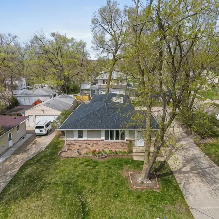 Beautiful home minutes from downtown!