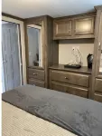 Near Pittsburgh on Beaver River Waterfront -- Glamping in Cozy Floating Cottage - Pools